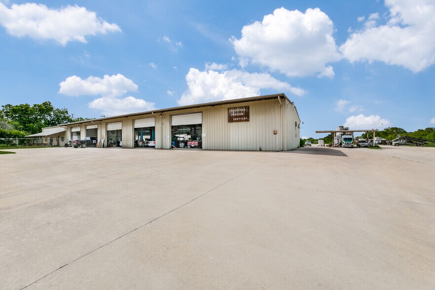 More Photos Of 14685 Old Frio City Rd, Lytle Warehouse For Sale