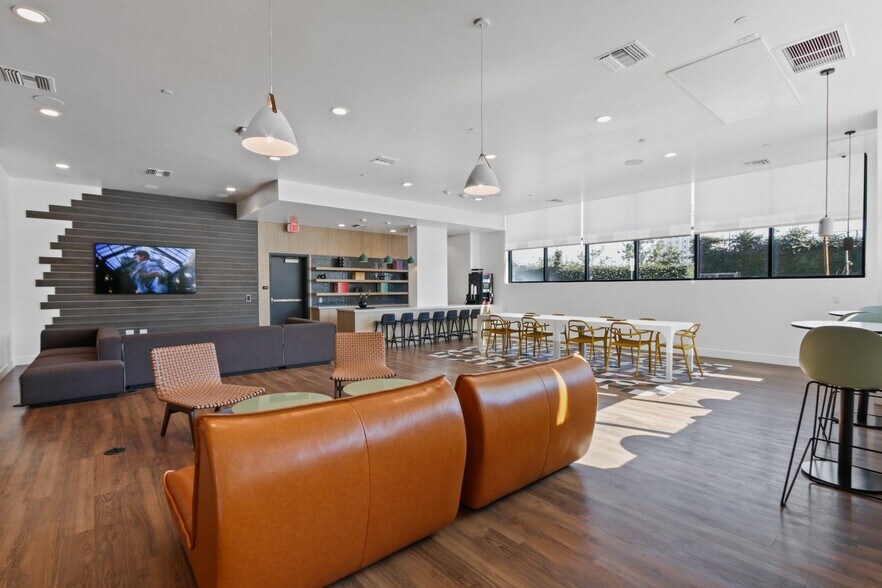 More Photos Of 200 N Vermont Ave, Los Angeles Apartments For Lease