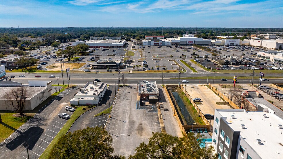 More Photos Of 7012 Davis Hwy, Pensacola Fast Food For Sale