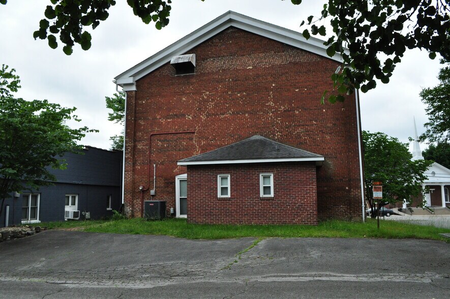 More Photos Of 414 Wharf St, Loudon Office For Sale
