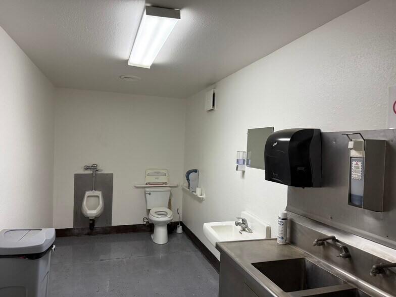 More Photos Of 2244 Ivy St, Chico Manufacturing For Sale