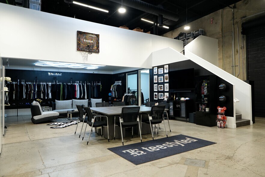 More Photos Of 7 Studebaker, Irvine Light Distribution For Lease