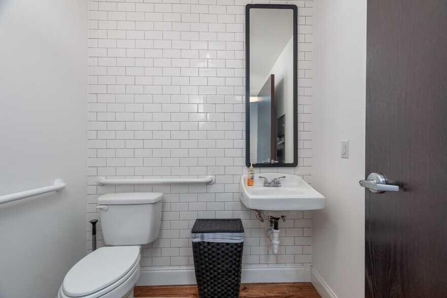 More Photos Of 3026-3036 Locust St, Saint Louis Loft Creative Space For Lease