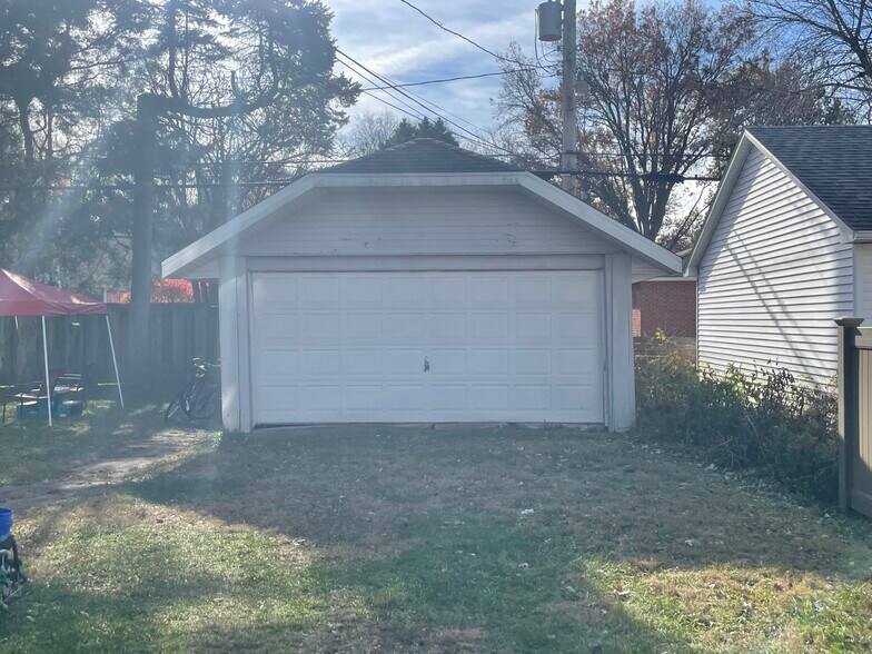 More Photos Of 1013 W Church St, Champaign Apartments For Sale