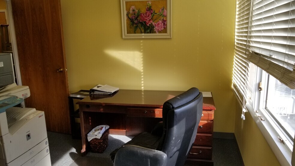 More Photos Of 72-74 North St, Danbury Office For Lease