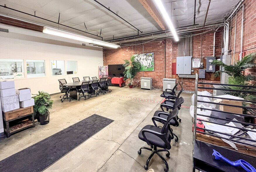 More Photos Of 597 Monterey Pass Rd, Monterey Park Warehouse For Lease