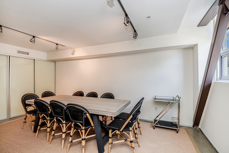 More Photos Of 2100 Abbot Kinney Blvd, Venice Office For Lease