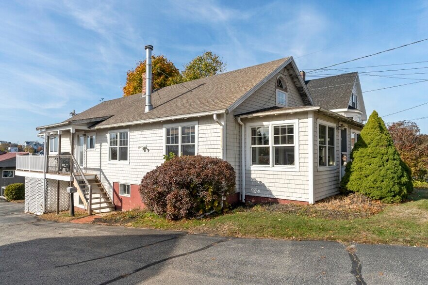 More Photos Of 47 & 49 Atlantic Avenue, Boothbay Harbor Flex For Sale