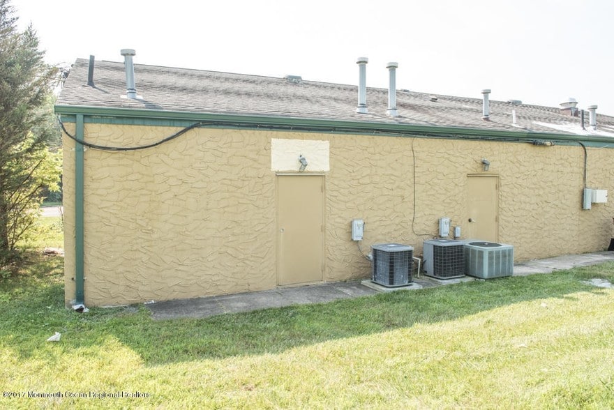 More Photos Of 441 Millstone Rd, Clarksburg Freestanding For Lease