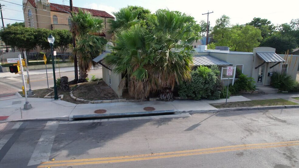 More Photos Of 601 E Ashby Pl, San Antonio Restaurant For Lease