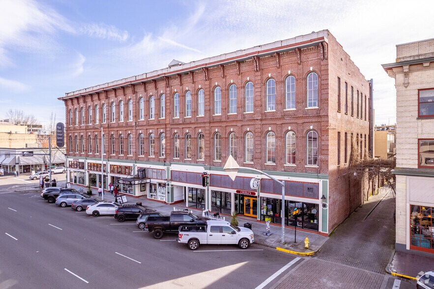 More Photos Of 189 Liberty St NE, Salem General Retail For Lease