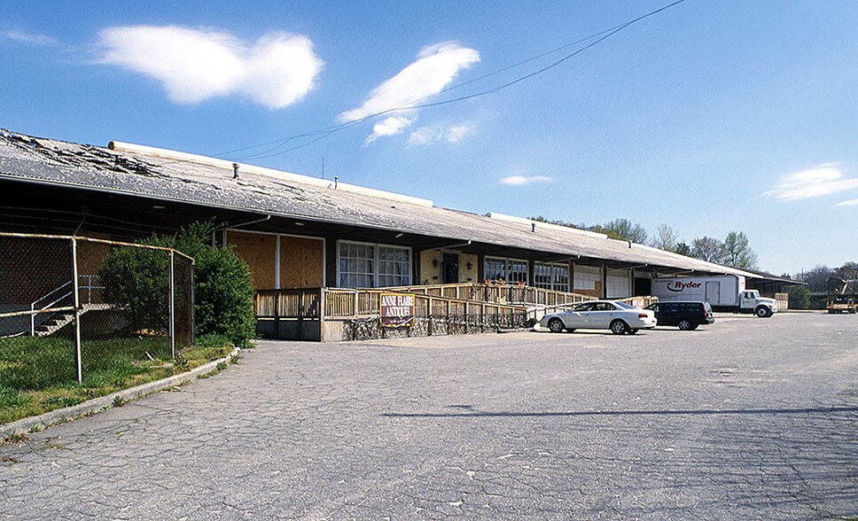 More Photos Of 996 Huff Rd NW, Atlanta Warehouse For Lease