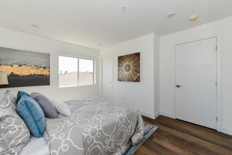 More Photos Of 1245 N New Hampshire Ave, Los Angeles Apartments For Sale
