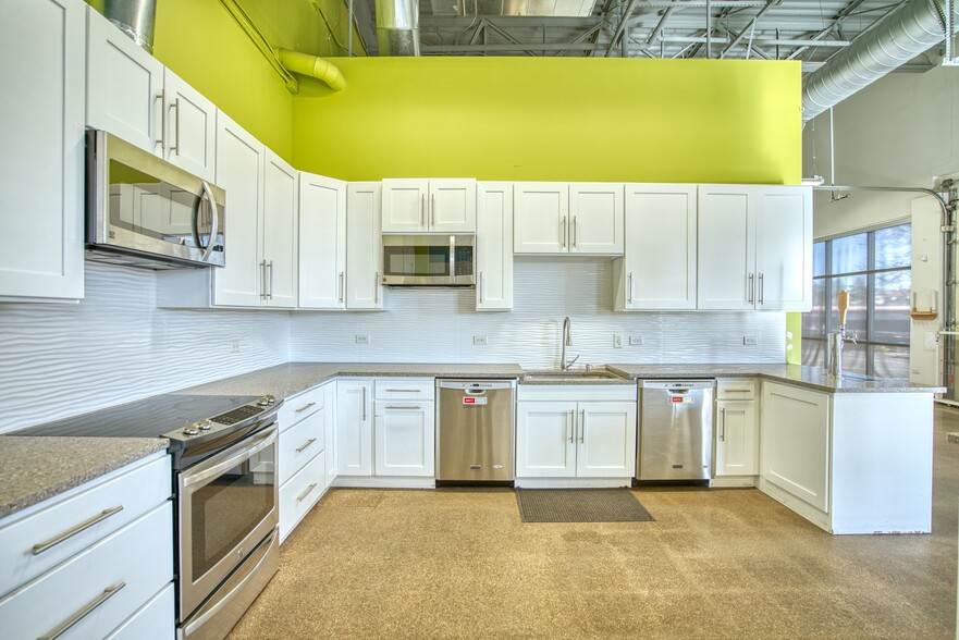 More Photos Of 590 Burbank St, Broomfield Flex For Lease