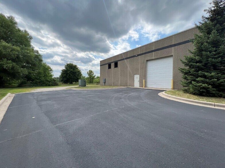 More Photos Of 21025 Heron Way, Lakeville Warehouse For Lease