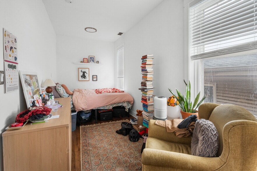 More Photos Of 1133 N Winchester Ave, Chicago Apartments For Sale