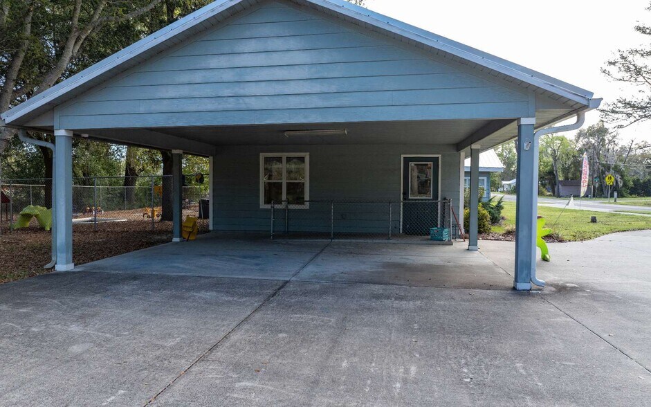 More Photos Of 311 NE Crawford St, Mayo Office For Sale