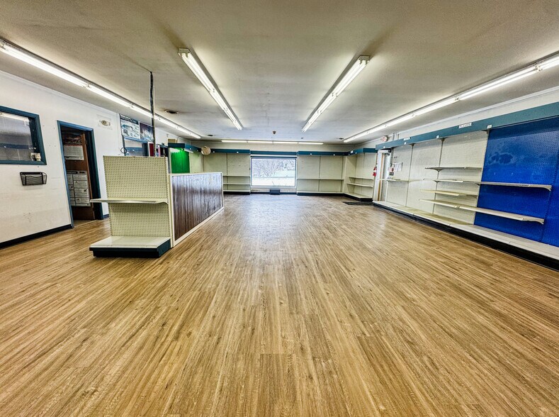 More Photos Of 33 Transport Dr, Bennington Freestanding For Sale