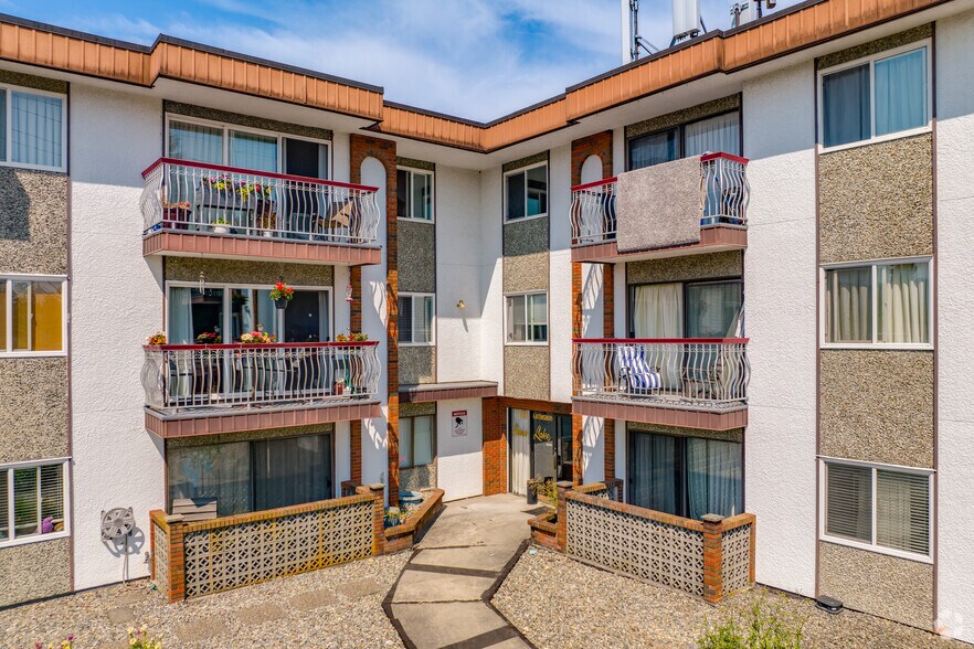 More Photos Of 801 Gatensbury St, Coquitlam Apartments For Sale