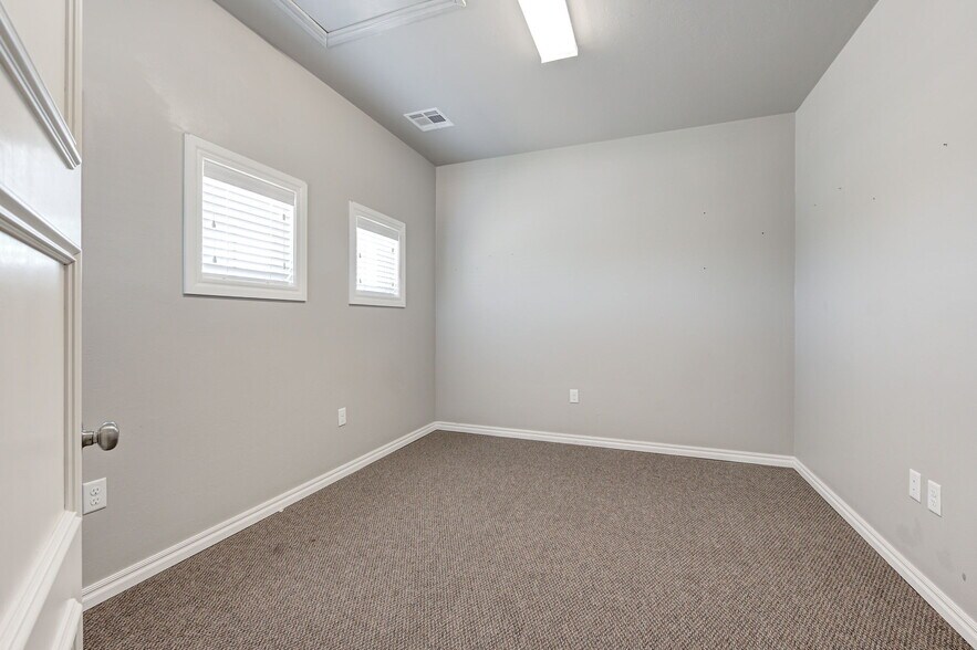 More Photos Of 450 E Main St, Yukon Religious Facility For Sale
