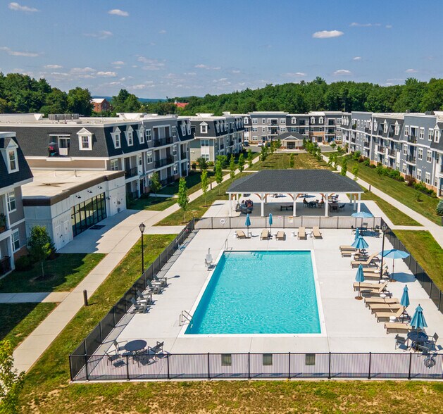 More Photos Of 280 Salmon Brook St, Granby Apartments For Sale