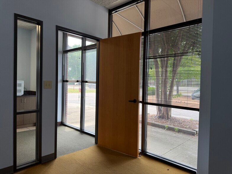 More Photos Of 15 Dawn Rd, Pinehurst Office For Lease