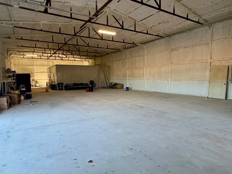 More Photos Of 301 Koloa Ave, Edmond Warehouse For Sale