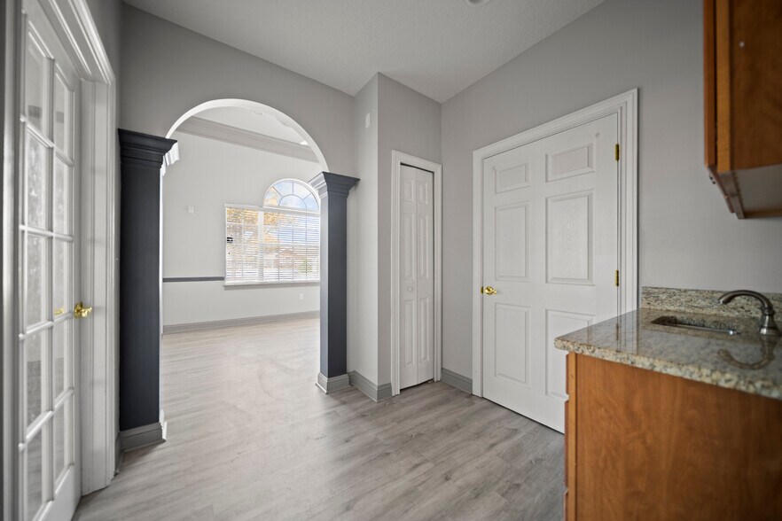 More Photos Of 6817 Southpoint Pky, Jacksonville Loft Creative Space For Lease