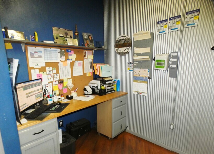 More Photos Of 105 W Water St, Pinckneyville Specialty For Sale