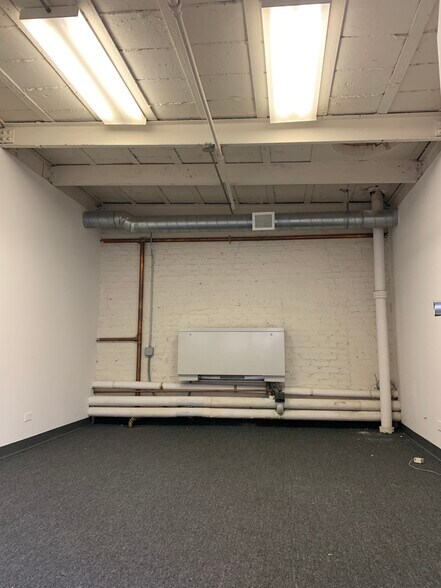 More Photos Of 1410-1440 N Kingsbury St, Chicago Manufacturing For Lease