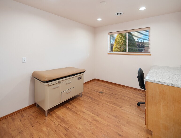 More Photos Of 424 Williams St, Mossyrock Office For Lease