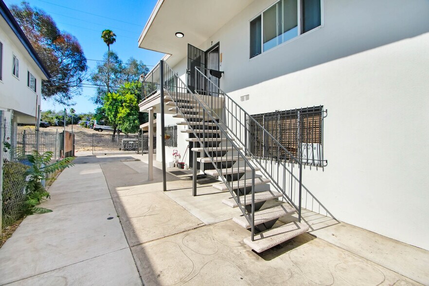 More Photos Of 1862 W 20th St, Los Angeles Apartments For Sale