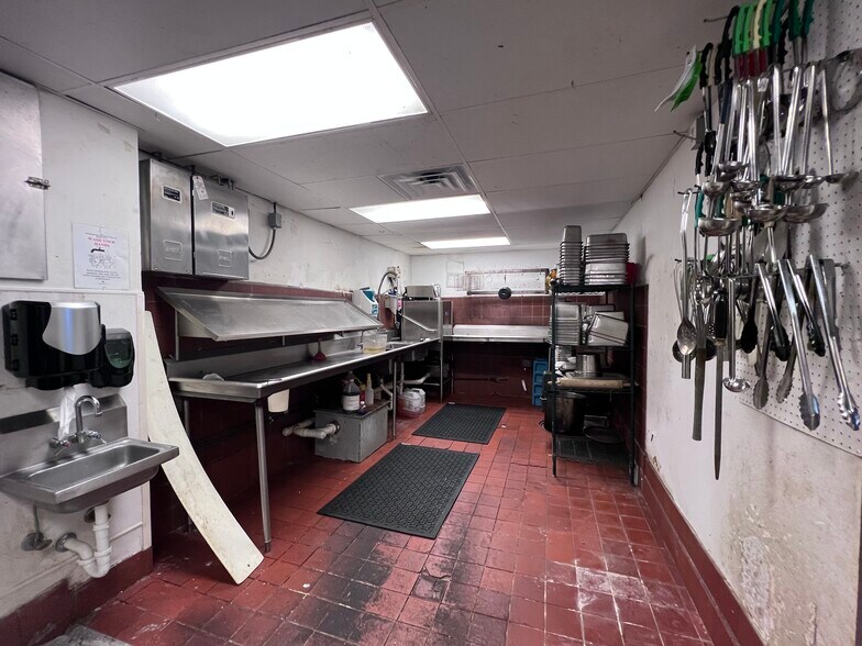 More Photos Of 113 S Court Ave, Memphis General Retail For Sale