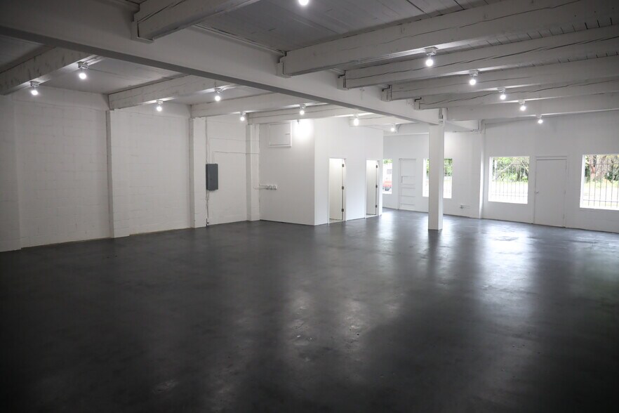 More Photos Of 8855 9th Ave SW, Seattle Convenience Store For Lease