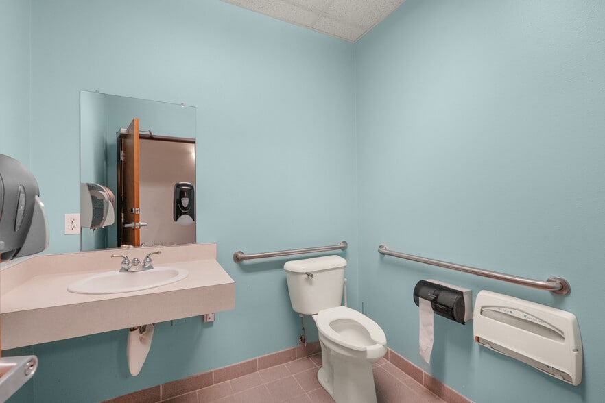 More Photos Of 9407 NE Vancouver Mall Dr, Vancouver Office Residential For Sale