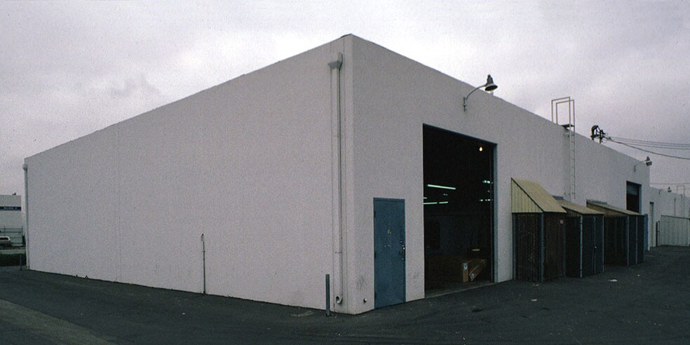 More Photos Of 231 E Emerson Ave, Orange Manufacturing For Lease