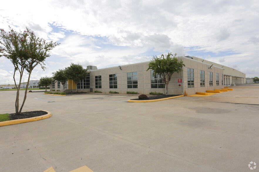 Primary Photo Of 5661 Brittmoore Rd, Houston Warehouse For Lease