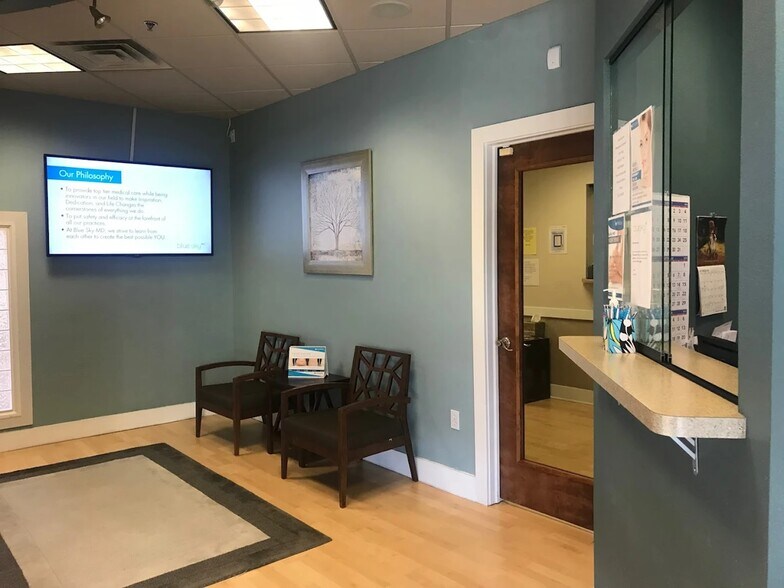 More Photos Of 317 N King St, Hendersonville Medical For Sale
