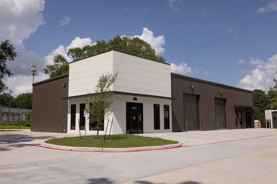 Primary Photo Of 3513 N Loop 336 W, Conroe Flex For Sale