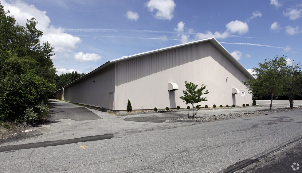 More Photos Of 20 Carter St, Tewksbury Skating Rink For Lease