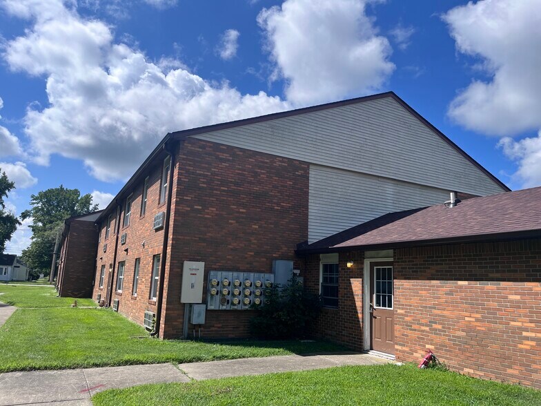 More Photos Of 1104 E 13th St, Centralia Apartments For Sale