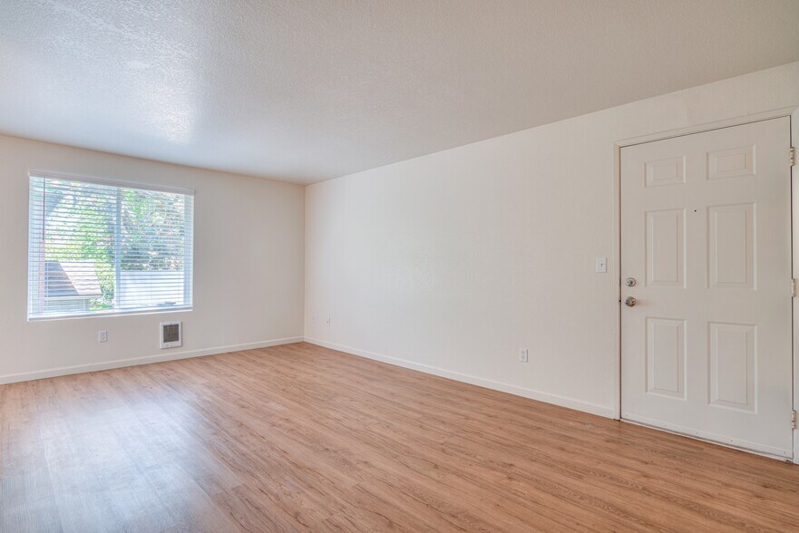 More Photos Of 1330 NE Purcell Blvd, Bend Apartments For Sale