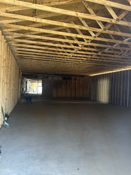 More Photos Of 300 Guthrie St, Graham Warehouse For Sale