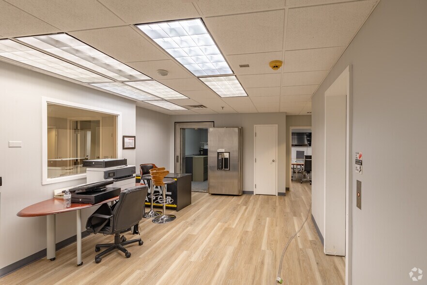 More Photos Of 424 E Grace St, Richmond Bank For Lease