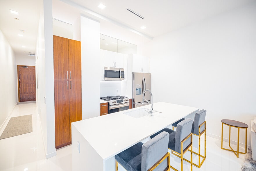 More Photos Of 400 S Old Woodward Ave, Birmingham Apartments For Sale