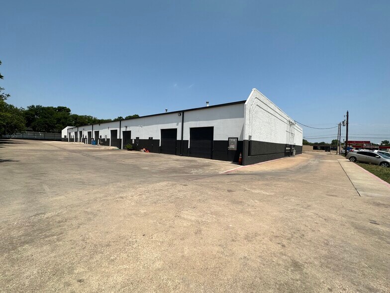 More Photos Of 2345 Dalworth St, Grand Prairie Industrial For Lease
