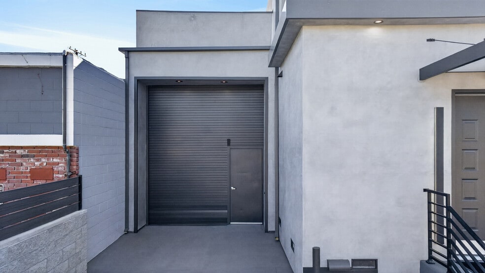 More Photos Of 703 S Main St, Burbank Showroom For Sale