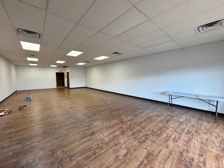 More Photos Of 503-507 W Main St, Waunakee General Retail For Sale