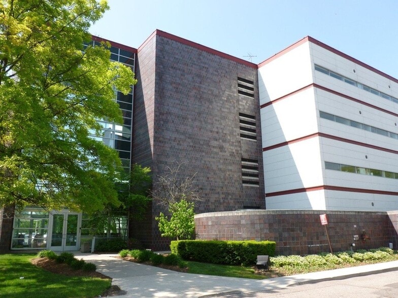 More Photos Of 29877 Telegraph Rd, Southfield Medical For Sale