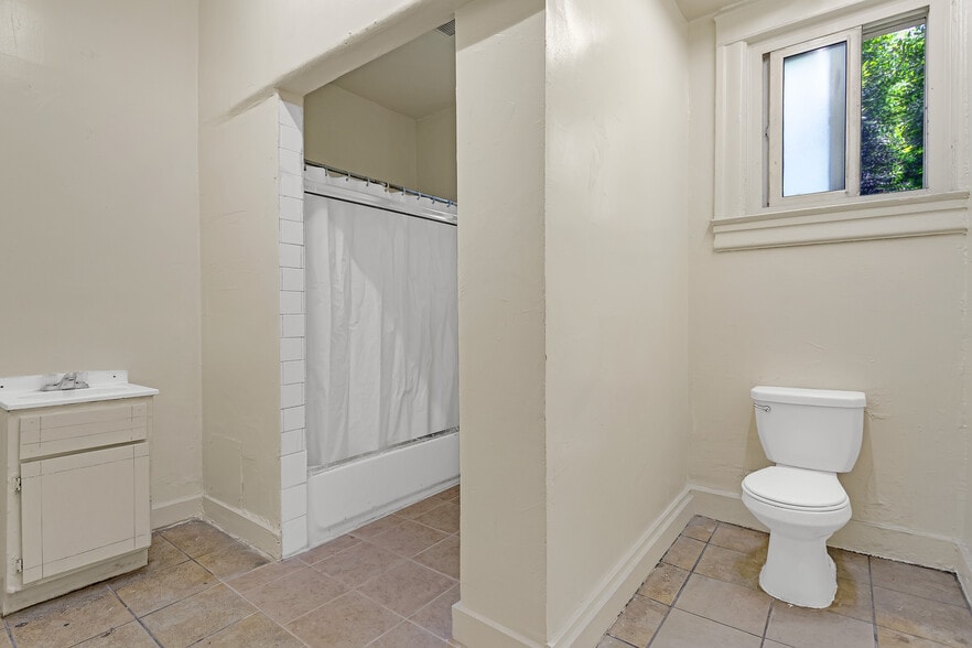 More Photos Of 1315 S Flower St, Los Angeles Apartments For Sale